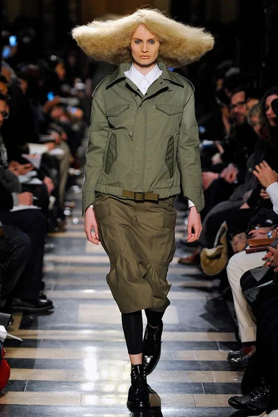 Look 17